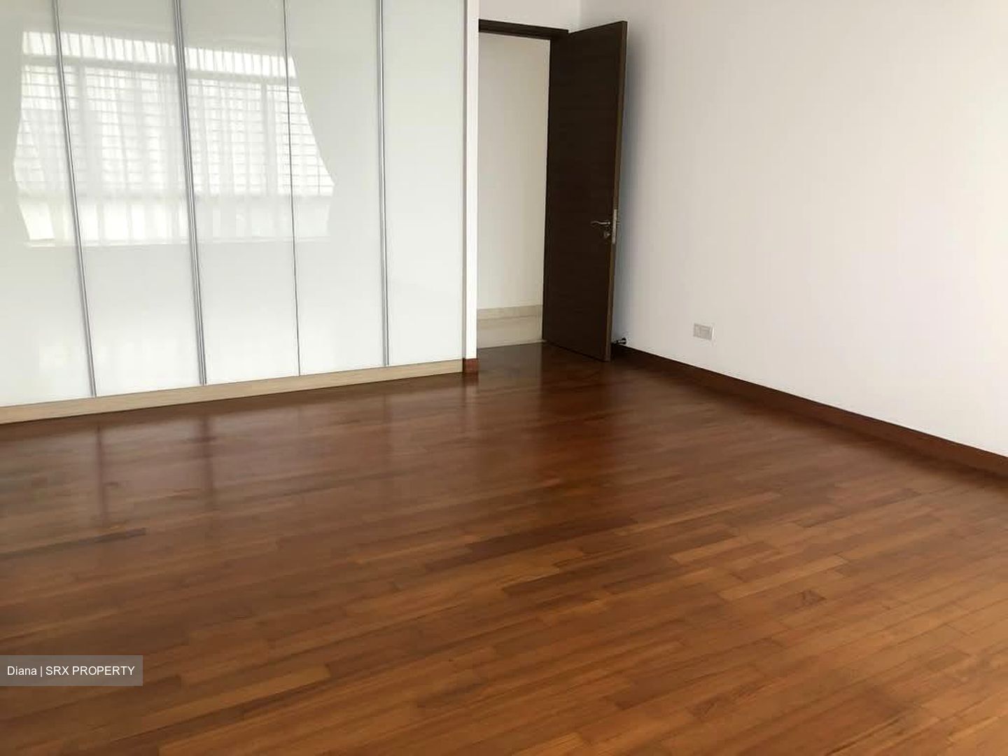 Latitude (D10), Condominium #556016281